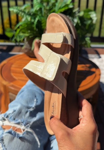 @QVC, Inc dropped the NEW Clarks Collection Calenne Holly Sandals Slides and these are so comfy! #clarks #sandals #sandalsforwomen #comfortablesandals