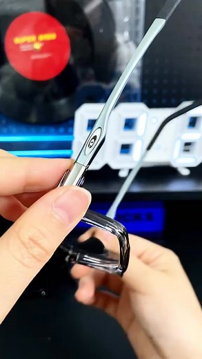 These glasses have made my life so much easier! Long reading sessions no longer strain my eyes, and they work great for driving or casual walks. The auto-focus feature is seriously impressive.Highly recommend them!—William Penman—William Penman ✅ Lightweight ✅ Waterproof ✅ Blue light filter ✅ Comfortable for extended wear https://www.huaxier.asia/rkg062voe400 | Huaxier-E