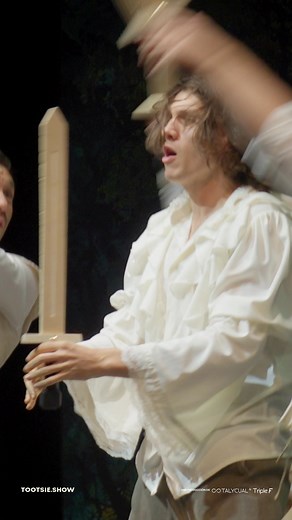 Vuelve un clásico del cine convertido en musical: Tootsie llega al Teatre Apolo de Barcelona con humor, música y risas aseguradas. ¡No te pierdas esta experiencia única sobre el escenario! | Tootsie, la sitcom musical | Facebook