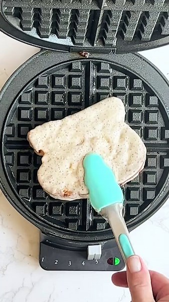 Waffle French Toast – The Best of Both Worlds in One Breakfast!