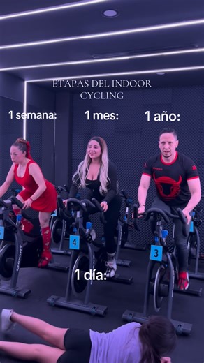 Euphoria Indoor Cycling Neza on Instagram: "Etapas del Indoor Cycling: 🟢 Día 1: “¿Quién me mandó aquí?” 🟡 Semana 1: “No siento las piernas” 🟠 Mes 1: “Bueno… ya me está gustando” 🔴 Año 1: soy otra persona 😌🔥 Sudor, caras raras y mucha felicidad ✨ Si no sudas así… ¿sí entrenaste? 😂 ¿En qué etapa estás tú? 👀🚴‍♀️ ⬇️ cuéntanos #indoorcycling #fyp #biciantro #motivacion"