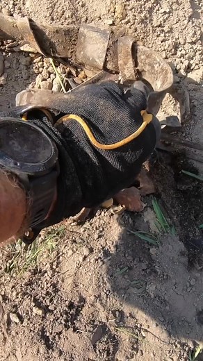 The remnants of a long-lost soldier were uncovered in an old garden, revealing a hidden piece of history. All findings are documented for educational and historical preservation purposes. 🔍📜✨ #ww2 #ww2history #relics | Bang tobol