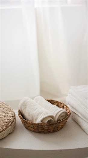 Take a deep breath 🌿 Life has its way of throwing us into the unknown, and sometimes, it feels like the weight of it all might be too much. But here’s a little reminder, from our hearts to yours: 𝘌𝘷𝘦𝘳𝘺𝘵𝘩𝘪𝘯𝘨 𝘸𝘰𝘳𝘬𝘴 𝘰𝘶𝘵. 𝘐𝘵 𝘢𝘭𝘸𝘢𝘺𝘴 𝘥𝘰𝘦𝘴, 𝘪𝘯 𝘸𝘢𝘺𝘴 𝘺𝘰𝘶 𝘤𝘢𝘯’𝘵 𝘴𝘦𝘦 𝘫𝘶𝘴𝘵 𝘺𝘦𝘵. We @massageandspabethany have witnessed countless moments of transformation — not just in skin and body, but in mind and spirit. And sometimes, all it takes is a little pause, a mo