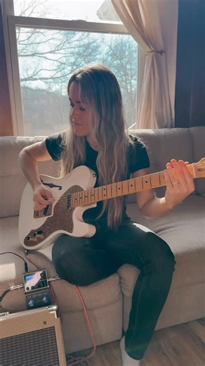 ✯ ᴀɴᴅʀᴇᴀ ʙᴇɴᴢ ✯ on Instagram: "Walk This Way… to the next issue of @guitar_thrills_magazine where I break down the @valeton_music GP-50. Yep - this whole riff is just that one little pedal🎸 #valeton #guitarthrills #review #gear #walkthisway #aerosmith #nashville #rockmusic"