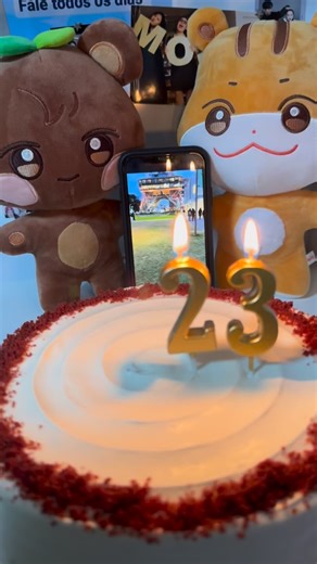 Hellen Yukari Yamakawa 🍎 on Instagram: "HAPPY YUKARI DAY 🎉 Sim, eu sei, aqui no Japão o dia 24 já foi mas no Brasil ainda é, então está valendo né? 😂 E um agradecimento especial a @_mayuu, @lucasr.paes e @_adrianekato pela ajuda e paciência pra gravar o vídeo pois só Jesus sabe o quão difícil foi o behind né kkkkk #kpop #ateez #atiny #happybirthday"