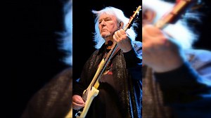 Chris Squire, Yes Bassist and Co-Founder, Dies at 67