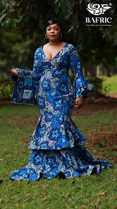 Bafric, porté par Carina Style : un merveilleux motif en bleu éclatant qui donne de la classe. Optez pour BAFRIC dès aujourd’hui ! 💙👗 #Bafricambassador #EgerieBafric #CarinaStylebafric #Bafricwax #PagneBafric #ankarafabric #côtedivoire #Abidjan #MonpagneBafric #tissuwax #ankarafabrics #ankarastylesafrica | Carina Style