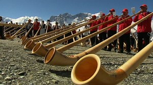 Alpine horn players set mountaintop world record
