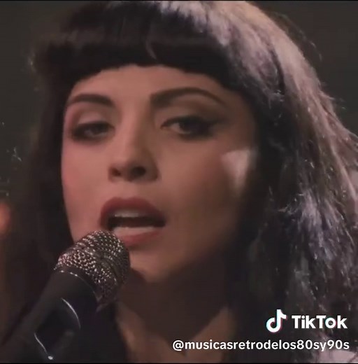 Amor Completo de Mon Laferte: Un Clásico En Vivo