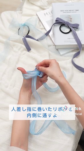 簡単手作り🎀リボンヘアゴムの作り方！@谷口彩菜 今期トレンドのリボンアイテム！ あなたはいくつもっていますか？🦢🩷 実は、リボンヘアゴムはコツを掴めば簡単にできちゃうんです✂️ ・お好きなカラーのリボン ・ヘアゴム ・ハサミ リール動画の手順を参考に、ぜひ自分だけのオリジナルリボンヘアゴムを作ってみてね♩ アップへアをした時のうなじのケアも忘れずに☝️ #ミュゼ #脱毛 #ミュゼプラチナム #リボン #リボンモチーフ #ヘアゴム #ヘアアレンジ