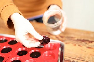 Easy Homemade Elderberry Gummies Recipe (Kids favorite!)