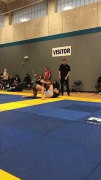 GUESS WHO GETS STRANGLED #jiujitsu #stranglehold #strangerthings #straykids #elk #elkcamp