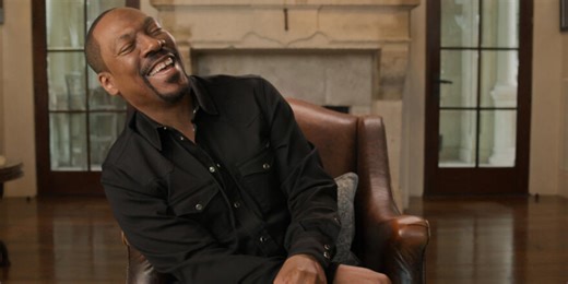 Eddie Murphy tells his life story in «Being Eddie». The first trailer is here!