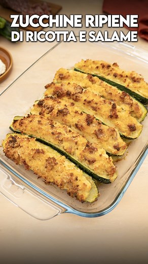 Benedetta Rossi on Instagram: "ZUCCHINE RIPIENE DI RICOTTA E SALAME 😘 Una ricetta facile e veloce che preparo spesso d’estate ❤️ INGREDIENTI 3 zucchine 1/2 cipolla 250g ricotta 100g salame a cubetti 1 uovo 20g formaggio grattugiato 40g pangrattato olio d’oliva q.b. sale fino q.b. pepe q.b. PROCEDIMENTO Iniziamo tagliando le zucchine a metà per il lungo, poi scaviamo l’interno con un coltello e teniamo da parte la polpa. Aggiungiamo un pizzico di sale su ciascuna metà e lasciamole insaporire. In