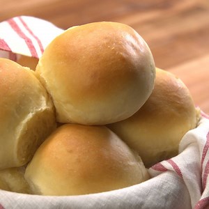 Easy Dinner Rolls Get the full recipe: http://bit.ly/2ks7xtB | Tip Hero