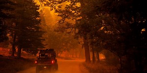 New Mexico wildfire kills 2, leaves village in ruins