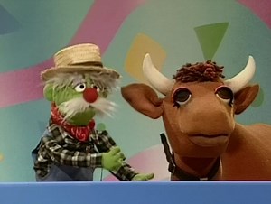 Eine kluge Kuh, die das Alphabet aufsagen kann, in der Sendung der fantastischen Tierkunststücke. #tiere #alphabet | Sesamstraße