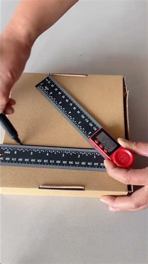 Simple and convenient digital angle ruler