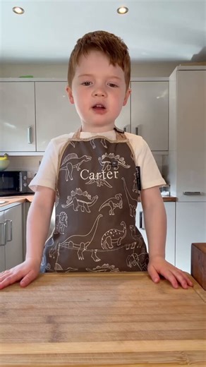 Meet Chef Carter as he shares a very fun tutorial on making Yorkshire Pudding. It looks delish!Recipe in reply post#YumAlert #KidsCook