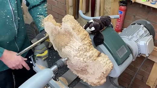 From spikes to beauty – turning a mallee burl