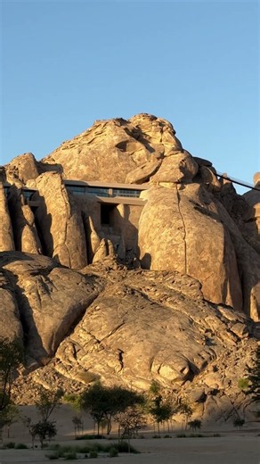 Exploring a Luxurious Desert Retreat Amidst Stunning Landscapes