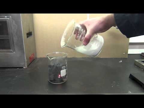 Pouring CO2 gas on smouldering steel wool - reignition - virtual laboratory