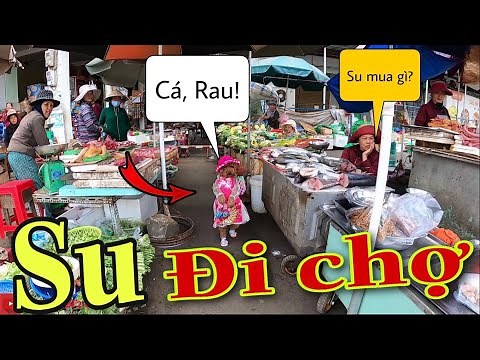 Dog walking on two legs goes to the market alone to help his mother | Dog walking on two legs