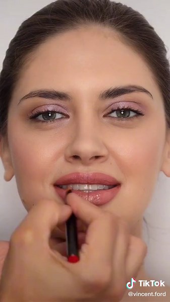 Pink Blush and Glossy Lips: Embracing 2000s Makeup Trends