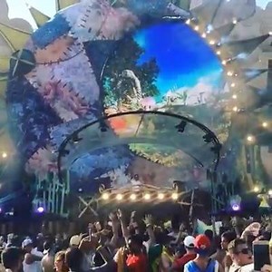 A galera da #Dreamville está curtindo neste exato momento o "The Gathering", uma festa exclusiva do camping da #TomorrowlandBrasil. No line nomes como Yves V, Lenx & Denx e Tom Keller, tem festa até 1hr da manhã! Sinta um pouco do que rolou mais cedo. #cdme #TheGathering | DropDaily