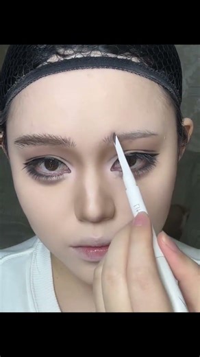 Mastering Eye Shape: Ultimate Beginner's Cosplay Makeup Tutorial