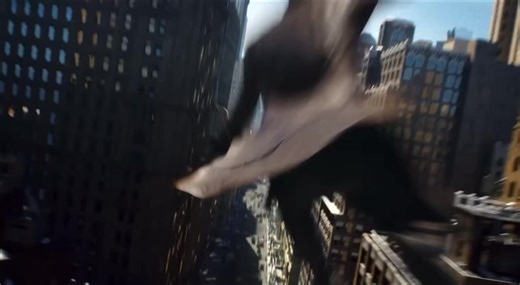 El balanceo de Spider-Noir En color y blanco y negro Spider Platinum | Daily Bugle (Spider-Man Fans)