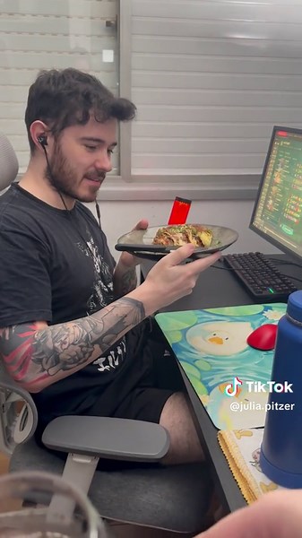 Amassaria essa pansanha? 🫣 Gente pra receita eu fiz um molho abolanhesa, molho branco e massa de panqueca normal, juntei tudo e taquei no forno com muito queijo hehe ficou uma delícia, vale a pena fazer em casa! ❤️ #vlog #chefparticular #streamer #almoço