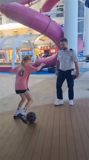 simple skill tutorial step by step mssi skills and Ronald tutorial#football #messi#cristianoronaldo