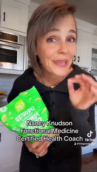 best forms of fiber? Psyllium husk is better for moving out toxins and addressing gut issues. Flaxseed is much higher in nutritional value and has a ton of health benefits.! #psyllium #psylliumhusk #dietaryfiber #DietarySupplement #flaxseed #healthcoach | New Day Whole Health