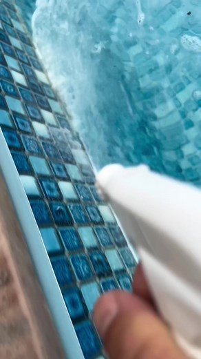 Effective Ways to Remove Grease from Pool Edges