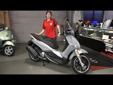 New 2021 Piaggio BV350 Beverly Tourer 350cc Scooter Review & Ride