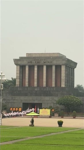 Ho Chi Minh Mausoleum emerges through Hanoi haze 🇻🇳🌫️