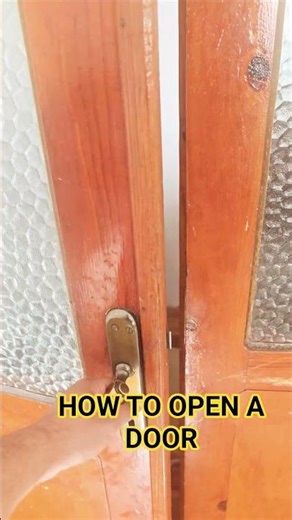 How to open a door 😂😂 #funny #algorithm #lifehacks #viralshorts #trynottolaugh #foryou #lol