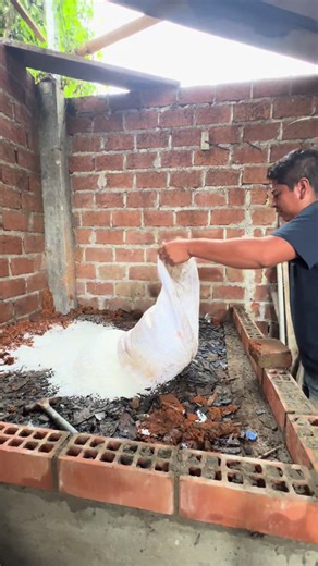 No te pierdas la última parte del horno a leña 🪵 #artesanal #ecuatorianosporelmundo🇪🇨🌏💫 #trabajos #alvañil