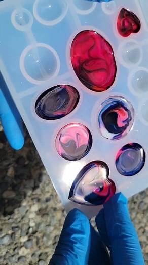 63K views · 1.1K reactions | tutorial in comments #resin #resinpour #resincraft #resinartwork #resinwork #resinartist #demolding #demold #demoldingvideo #resincrafting #resincoasters | Art by Tish | Facebook