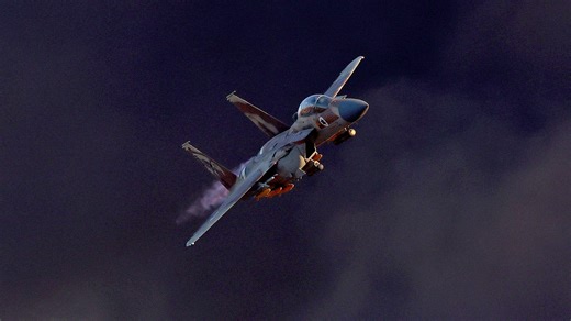 Washington y Teherán buscan contra reloj al piloto desaparecido tras el derribo de un caza de EE.UU. en Irán