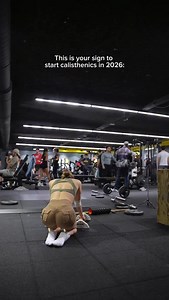 this is your sign🙈 #calisthenics #bodyweighttraining #calisthenicsgirl #streetworkout #handbalance | Mathilde Calisthenics