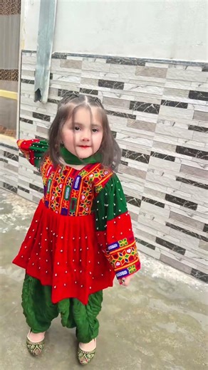 ښکلئ پښتنه ماشومه ❣️🌺🇦🇫 #PTMCast #ManzoorPashteen #GilamanWazir #Shorts #Trending #Viral