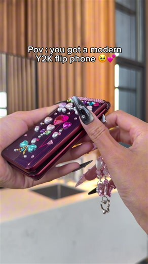 The link in bio 🔗💖🥰 #y2k #y2kaesthetic #flipphone #2000s #meangirls | Flip Phone