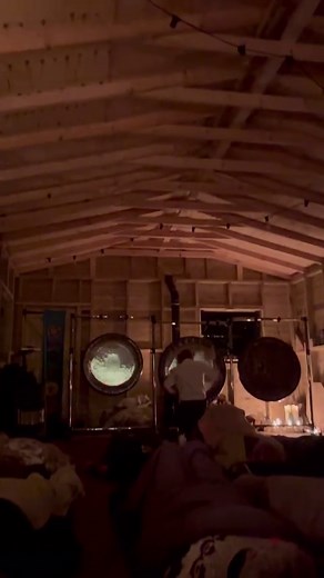 Gorgeous sound bath with @Jumarsoundgarden this evening followed by soup around the fire. A gong bath, offers many benefits, including relaxation, stress reduction, improved sleep, enhanced focus, and a sense of spiritual well-being. The resonant tones of the gong promote healing at a cellular level and help balance energy in the body. Mark from @jumarsoundgarden offers his gong sessions around Huddersfield so check him out. He will be back @forgotten.forest soon #gongs #soundhealing #gongbath #