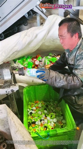 Manual Feeding into Professional Cap Screwing Machine