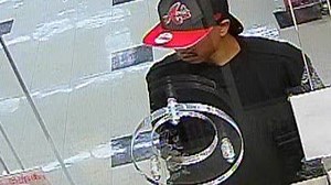 2 sought in armed robbery at Detroit bank