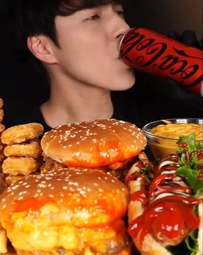 Epic Fried Chicken Feast 🍗 Hot Dogs, Mac & Cheese Burger, Fries, Onion Rings & Nuggets Mukbang