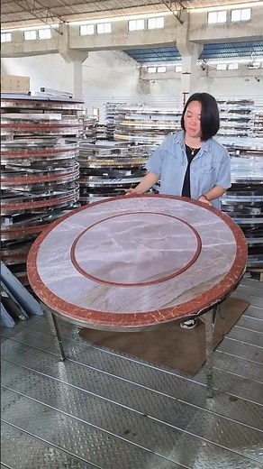 Folding round table, 1.3 meters long, can seat 10 people, no installation required