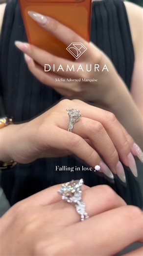 Anillo de Compromiso Melia Adornado con Diamante